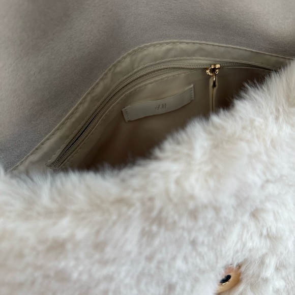 H&M faux fur gold chain shoulder bag Elegant Cream Faux Fur Shoulder Bag nwot - Picture 8 of 14